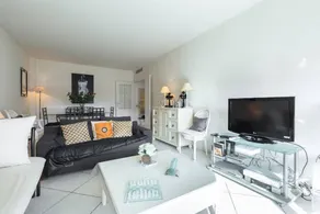 Apartment with terrace & garden | Garden view - Image 5