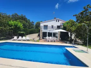 Maison de vacances avec barbecue, piscine privée et jardin - Image 2