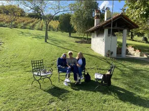 Agriturismo Poggiacolle dell'azienda vitivinicola Faravelli Gabriele: Camera Amazonite con vista panoramica, colazione inclusa e giardino condiviso - Image 2