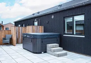 Child-friendly ample holiday home with BBQ, terrace & hot tub | Sea view | Pets allowed - Image 4