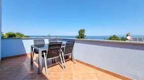Stunning flat just 50 metres from the beach with sea views, barbecue, washing machine - Image 3