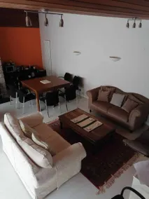 Merveilleuse chambre privée adaptée aux familles avec jardin, terrasse et piscine privée | Vue jardin - Image 3
