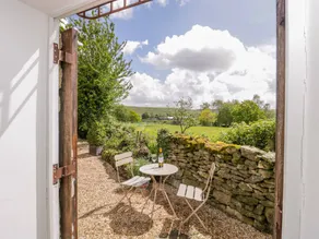 Cottage with garden - Image 3