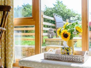 Cottage with garden | River view - Image 3
