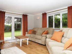 Cottage with garden - Image 3