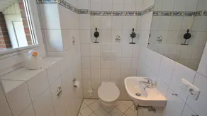 Holiday home with terrace, garden & jacuzzi - Image 4