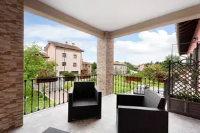 Appartamento con terrazza, griglia e giardino - Image 3