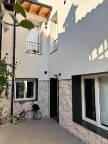 Alojamiento Acogedor con Cocina y Patio en Burgos - Image 5
