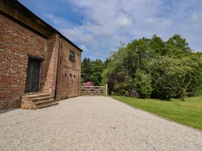 Family-friendly nice cottage with barbecue, jacuzzi & garden - Image 4