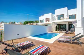 Villa with terrace, garden & BBQ - Image 4