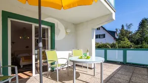 Apartment with terrace & garden - Image 2