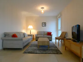 Contemporary Apartment in Epernon with Rooftop, Close to Train Station - Image 3
