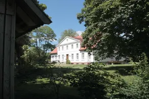 Charming house with garden - Image 2