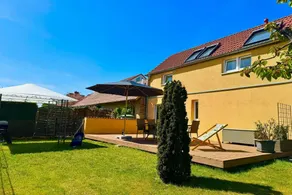 Holiday home with garden, BBQ & terrace - Image 2