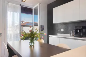 Maison avec piscine, jacuzzi et jardin | Vue jardin - Image 3