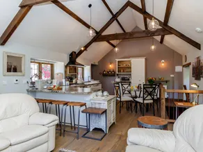 Family-friendly cottage with garden - Image 3