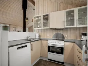 Holiday apartment with BBQ & garden - Image 5