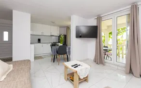 Apartment with barbecue | Garden view - Image 5