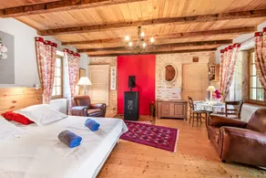 Holiday Home 'Les Hortensias' with Private Terrace, Balcony and Wi-Fi - Image 2