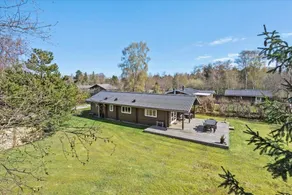 Holiday home with terrace & BBQ - Image 2