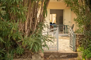 Flat with garden, BBQ & terrace | Garden view - Image 4
