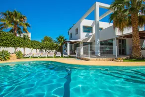Fully equipped lovely villa with garden, private pool & terrace | Pet-friendly - Image 4