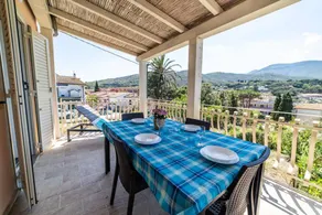 Apartment with terrace - Image 3