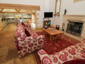 Family-friendly cottage with garden & barbecue - Image 5