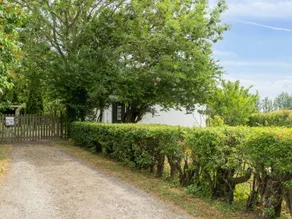 Holiday home with BBQ & terrace - Image 2