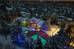 Exclusive Luxury Resort: Heated Pool & Pickleballs - Image 3