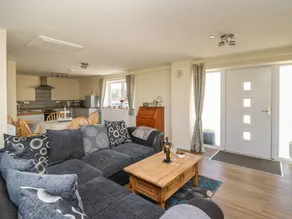Cottage with garden - Image 2
