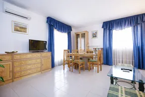 Flat with pool, barbeque & terrace - Image 5