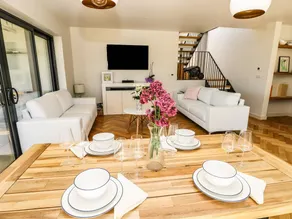 Family-oriented beautiful cottage with hot tub, barbecue & garden | Beach view | Dogs allowed - Image 5