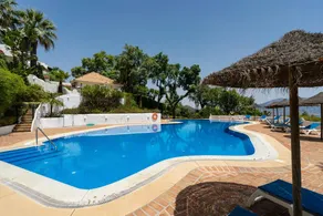 Appartement de vacances entièrement équipé avec terrasse, piscine et barbecue - Image 2