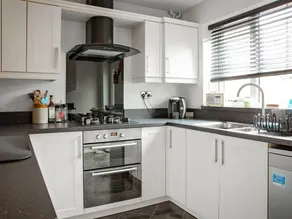 Bellissimo cottage adatto alle famiglie con barbecue e giardino - Image 5