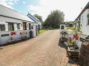 Cottage with garden & barbeque - Image 3