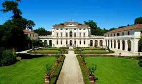 Apartment with garden, BBQ & private pool - Image 2