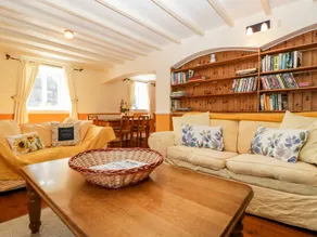 Family-friendly cottage with BBQ & garden | Pet-friendly - Image 5