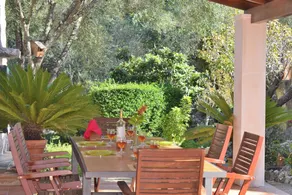 Familienfreundliches wunderschönes Ferienhaus mit Terrasse, Garten und privatem Pool - Image 5