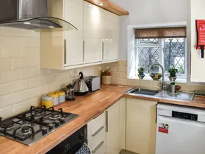 Cottage with garden | River view - Image 5