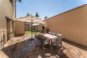 Holiday home with garden, private pool & BBQ - Image 4