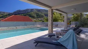 Modern and elegant villa situated in Pitve on the island of Hvar - Image 5