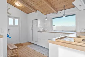 Holiday home with BBQ & terrace - Image 5