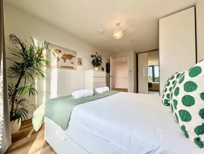 Amazing Flat With Free Parking and Balcony - Image 4