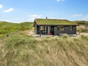 Holiday home with terrace - Image 3