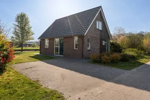 Holiday home with garden & terrace - Image 3