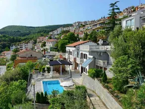 Holiday home with garden, private pool & BBQ - Image 2