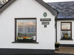 Cottage with garden | Beach view - Image 2