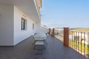Flat with terrace - Image 2