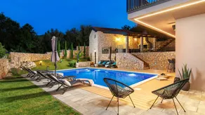 Villa mit Terrasse, beheiztem Pool und Garten - Image 2